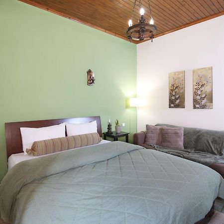 Eptálofos Guesthouse Alexandra מראה חיצוני תמונה