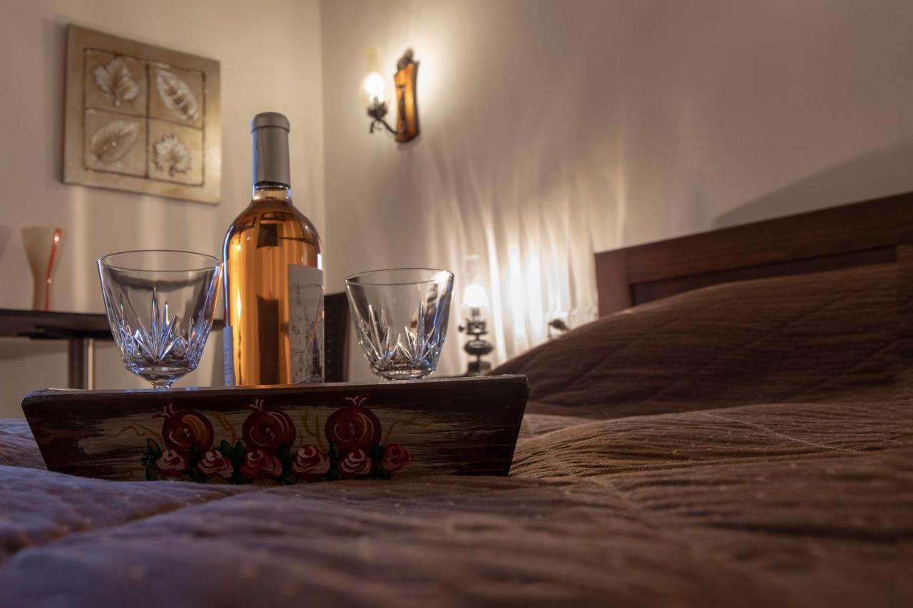 Eptálofos Guesthouse Alexandra מראה חיצוני תמונה
