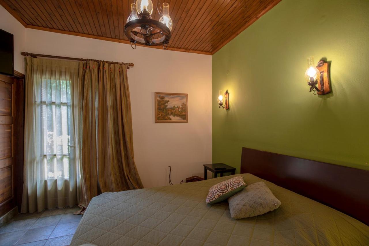 Eptálofos Guesthouse Alexandra מראה חיצוני תמונה