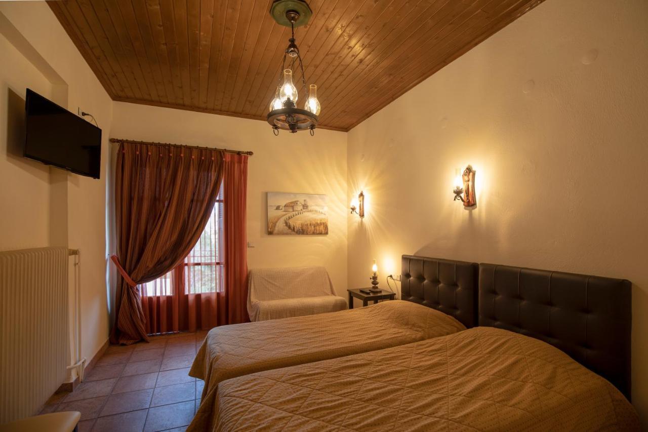 Eptálofos Guesthouse Alexandra מראה חיצוני תמונה