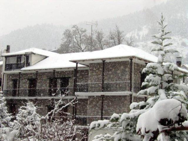 Eptálofos Guesthouse Alexandra מראה חיצוני תמונה
