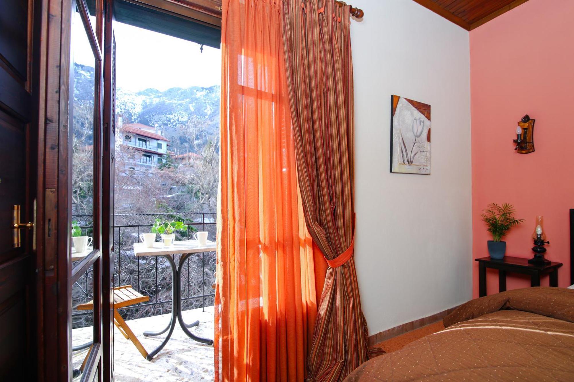 Eptálofos Guesthouse Alexandra מראה חיצוני תמונה