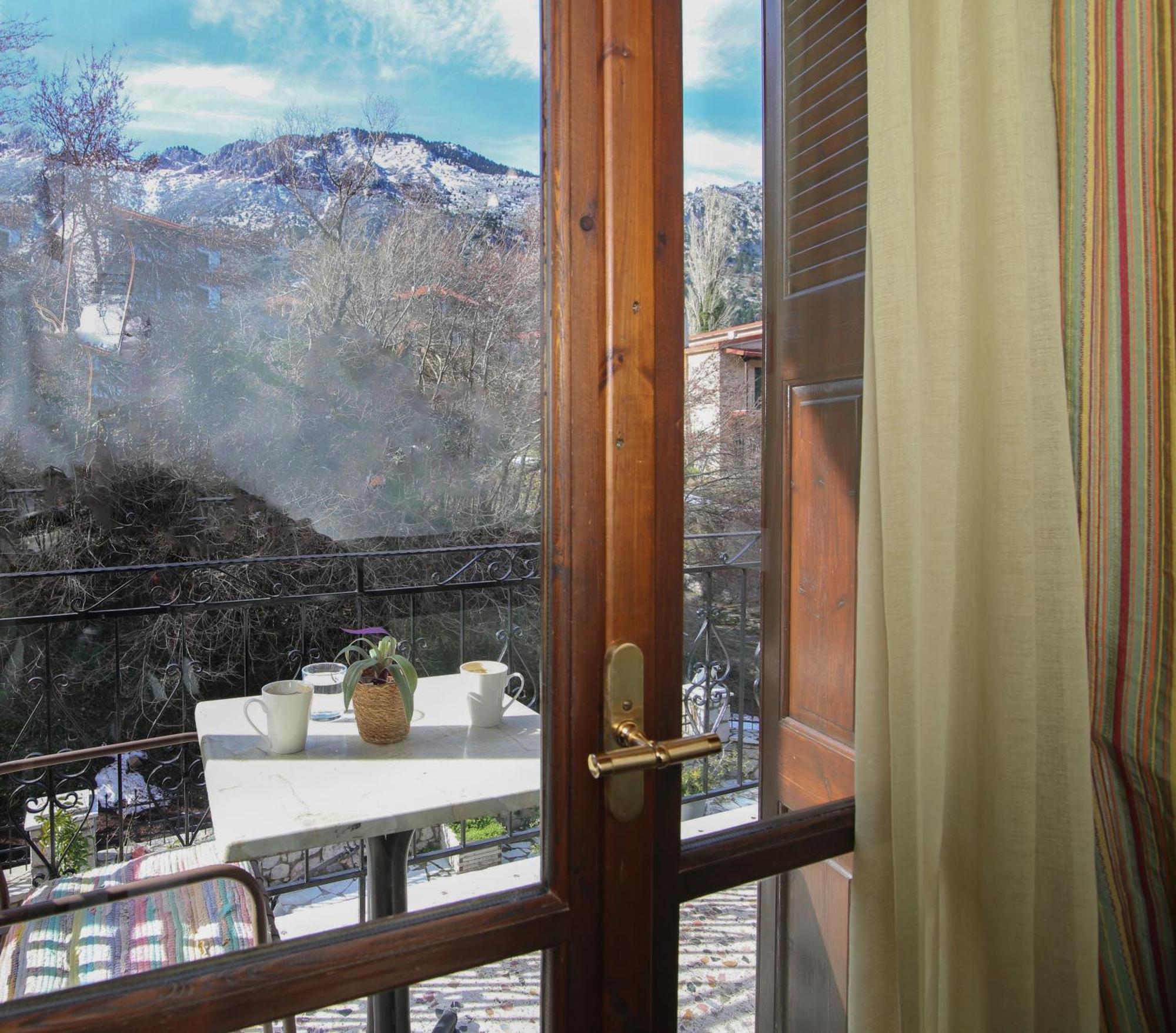 Eptálofos Guesthouse Alexandra מראה חיצוני תמונה